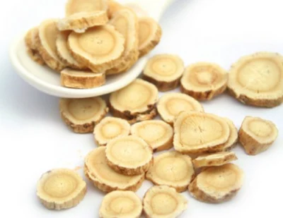 Hot Selling Astragaloside IV 0.3%~80%, Polysaccharides 30%~70% Astragalus Root Extract