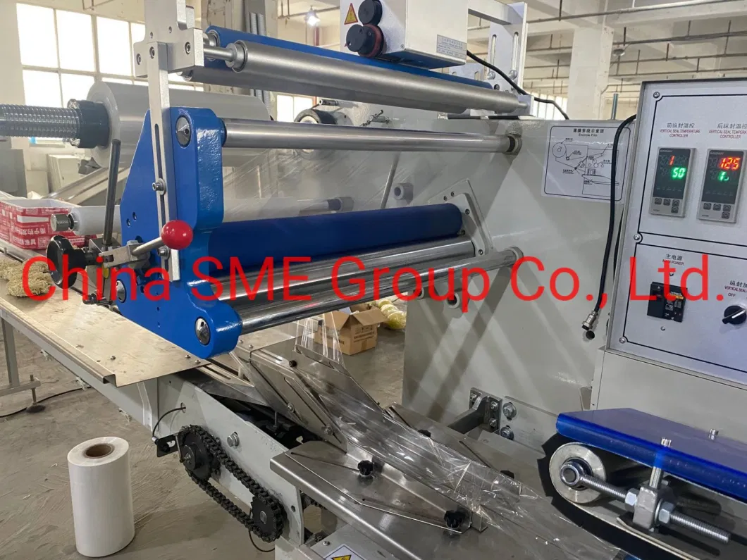 Automatic Servo Lunch Meal Box Heat Shrink Film Flow Pillow Wrapping Packing Machine with Feeder