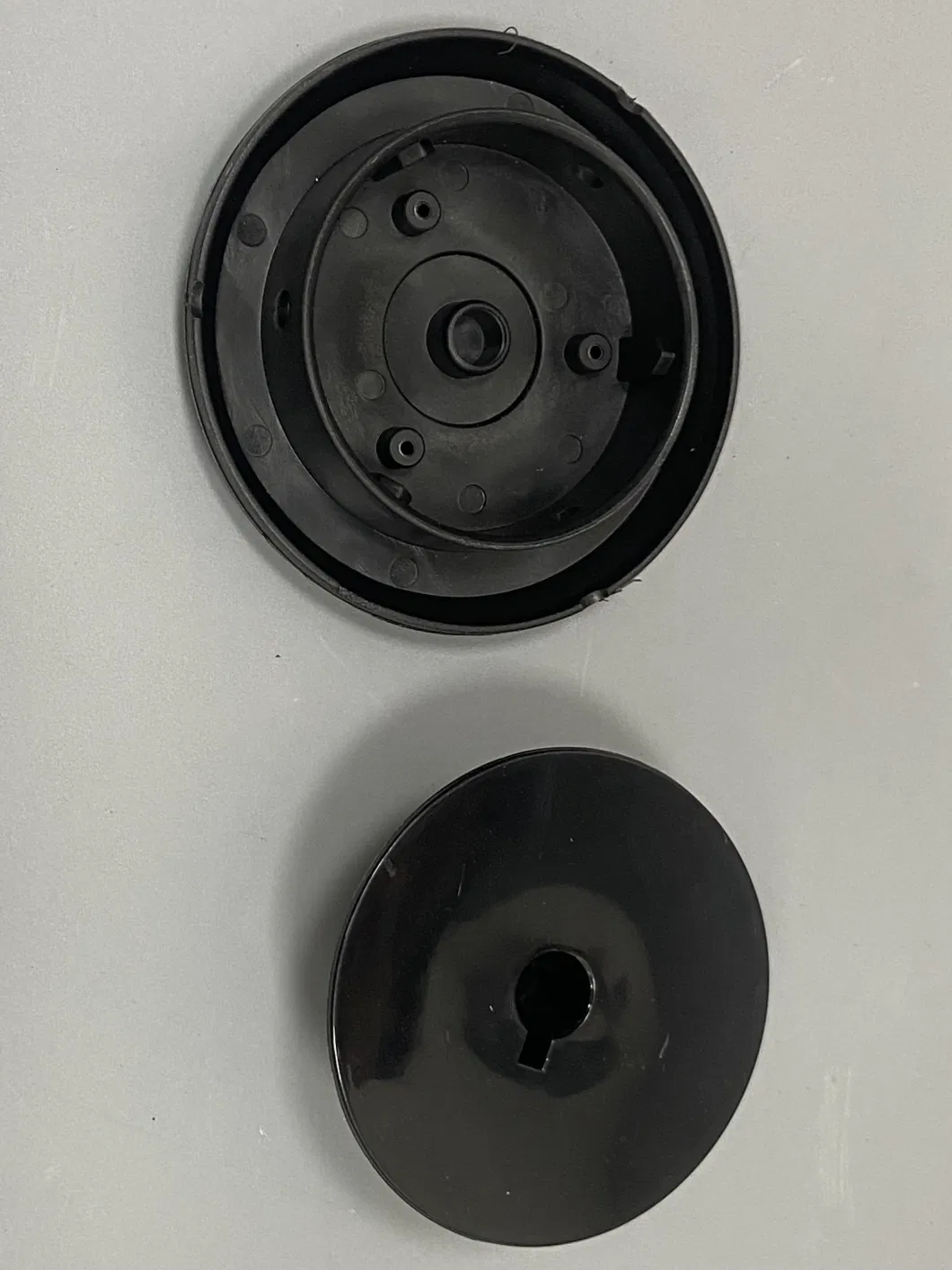 Customized Low Cost Injection Black Round Shape Molding Plastic Injection Mould