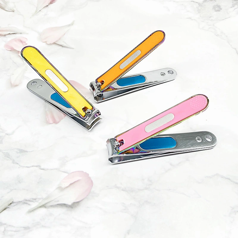 SSS 603yk-1 Plated Color Titanium Nail Clippers with Half Round and Half Hole Surface Are Convenient to Carry