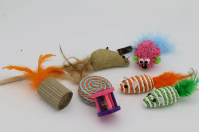  Siete piezas de burlas Stick Cat juguetes resistente a la dentición de socorro de aburrimiento gatito Bell Juego Pet