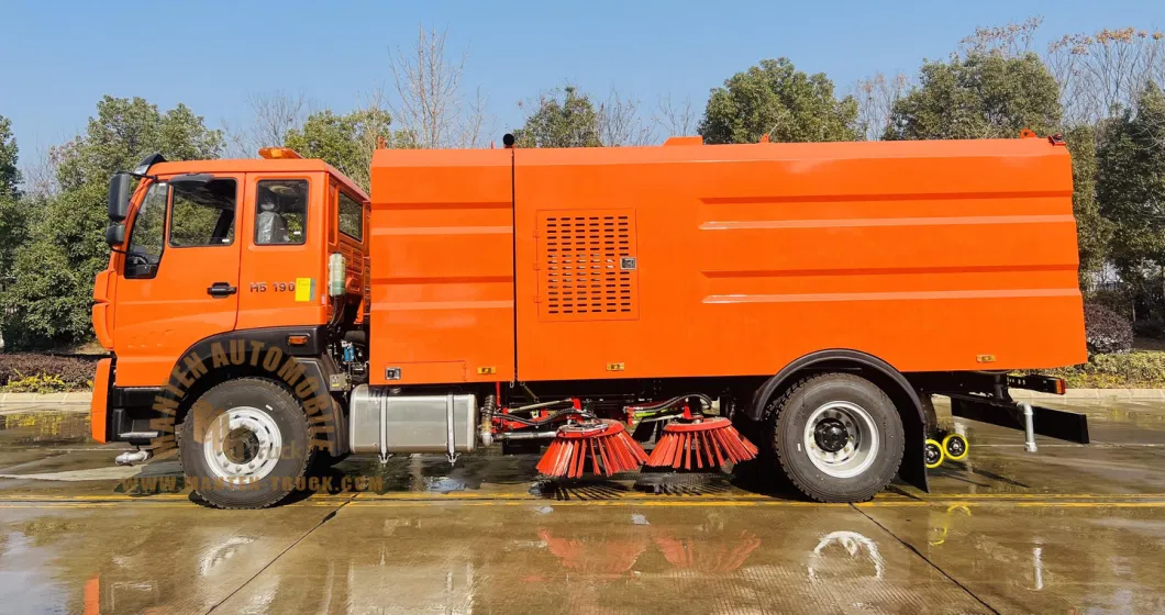 Hot Selling HOWO 4X2 4 Brushes 8cbm Road Sweeper Truck/Vacuum Cleaner Truck for Street Cleaning