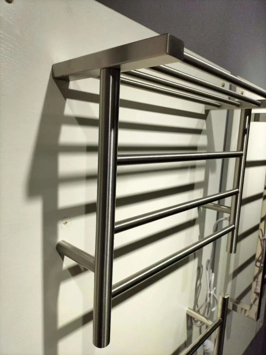 New Design of Heated Towel Rack, SUS304 Stainless Steel Electric Towel Warmer Wall-Mounted for Bathroom