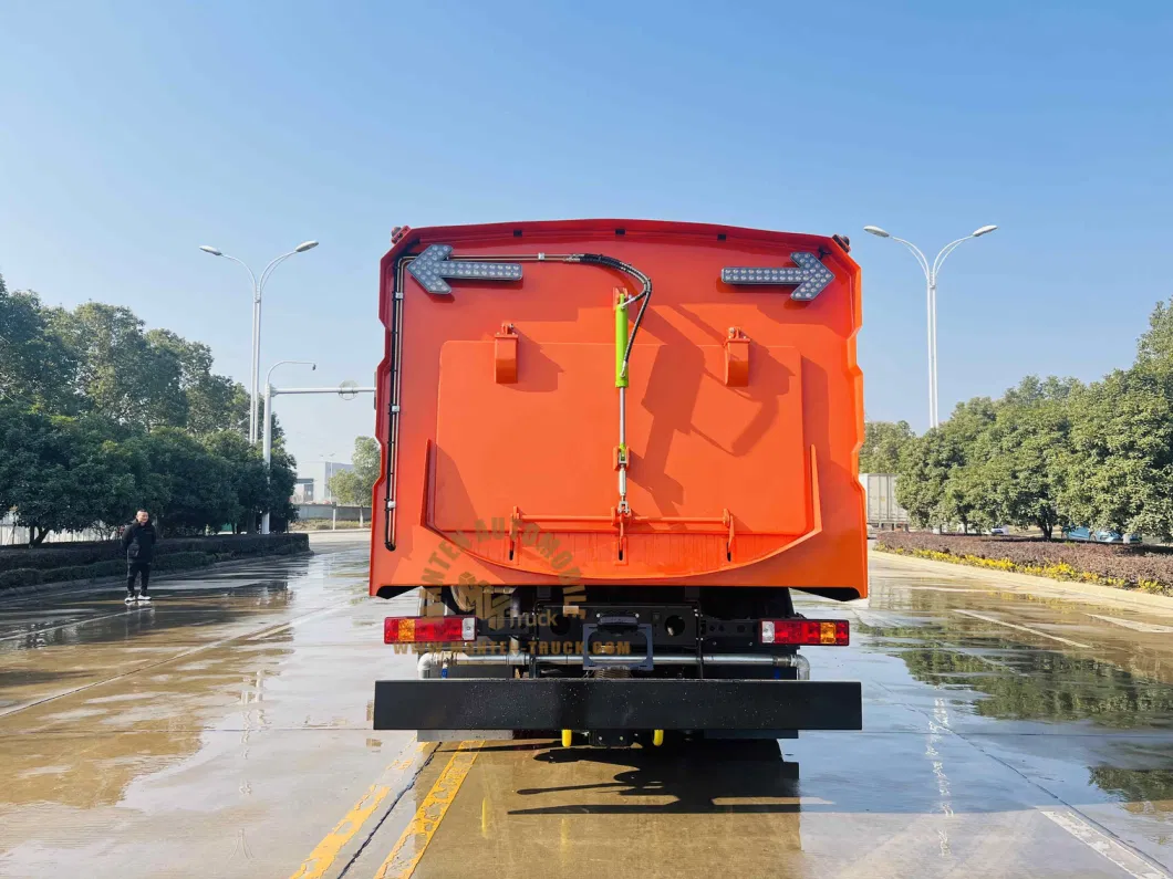 Hot Selling HOWO 4X2 4 Brushes 8cbm Road Sweeper Truck/Vacuum Cleaner Truck for Street Cleaning