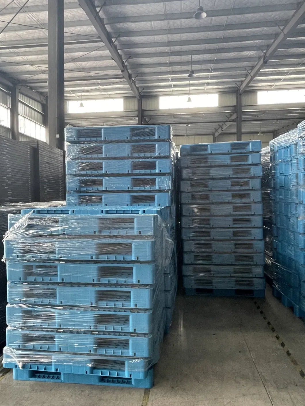 Plastic Pallets Forklift Moisture-Proof Warehouse Storage Stackable Reversible Heavy Duty Warehouse Tray