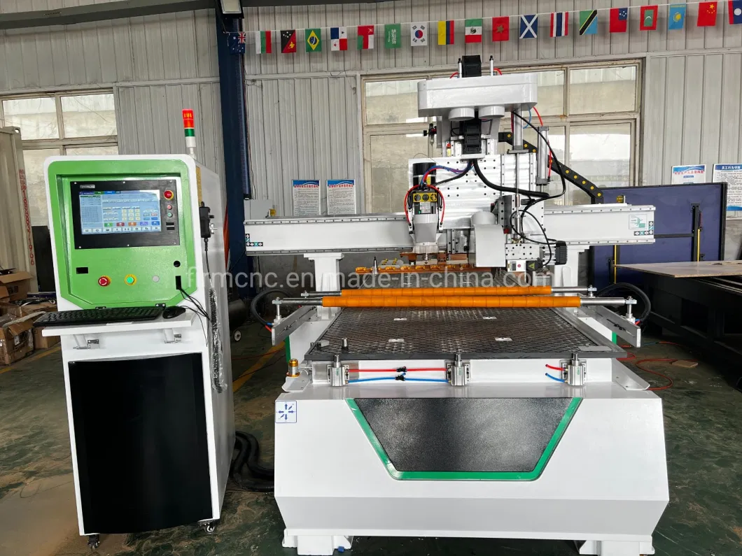 Jinan CNC Wood Carving Cutting Machine 3 Axis 1325 Atc CNC Router with Saws for Furniture Cabinet Making