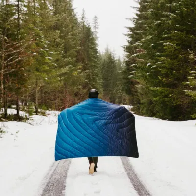 Design personalizzato guscio impermeabile in nylon imbottitura in fibra di poliestere coperta da viaggio all&prime;aperto per campeggio, escursionismo, viaggio picnic