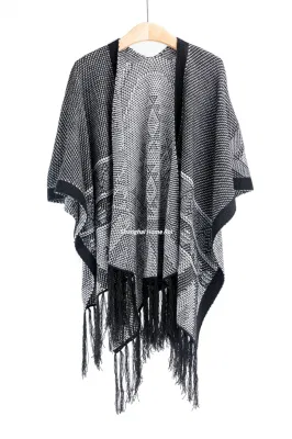 Supplier Outfit Fall Winter Lady Fashion Plus Batwing Irregualar Shape Reversible Tassel Cozy Fluffy Chunky Sweater Boat V-Neck Black Blanket Poncho Pallium