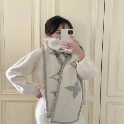 2024 Wholesale Replica Knitted Scarf Cashmere Shawl Designer Retro Versatile Women Shawls