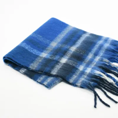2023 Designer Plaid Pattern Winter Chunky Fuzzy Thermal Shawl Wool Printing Long Scarves for Women Stylish