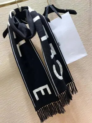 2024 Wholesale Replica Knitted Scarf Cashmere Shawl Designer Retro Versatile Women Shawls