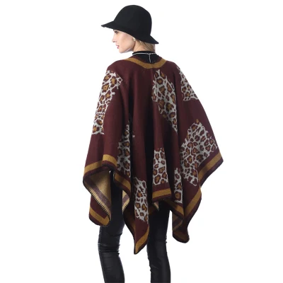 Hot Item Winter Lady New Designer Brand Luxury Fashion Square Scarves Ladies Classical Geometry Embroidery Poncho Shawl Cape Women&prime;s Accessories Scarf for Girl