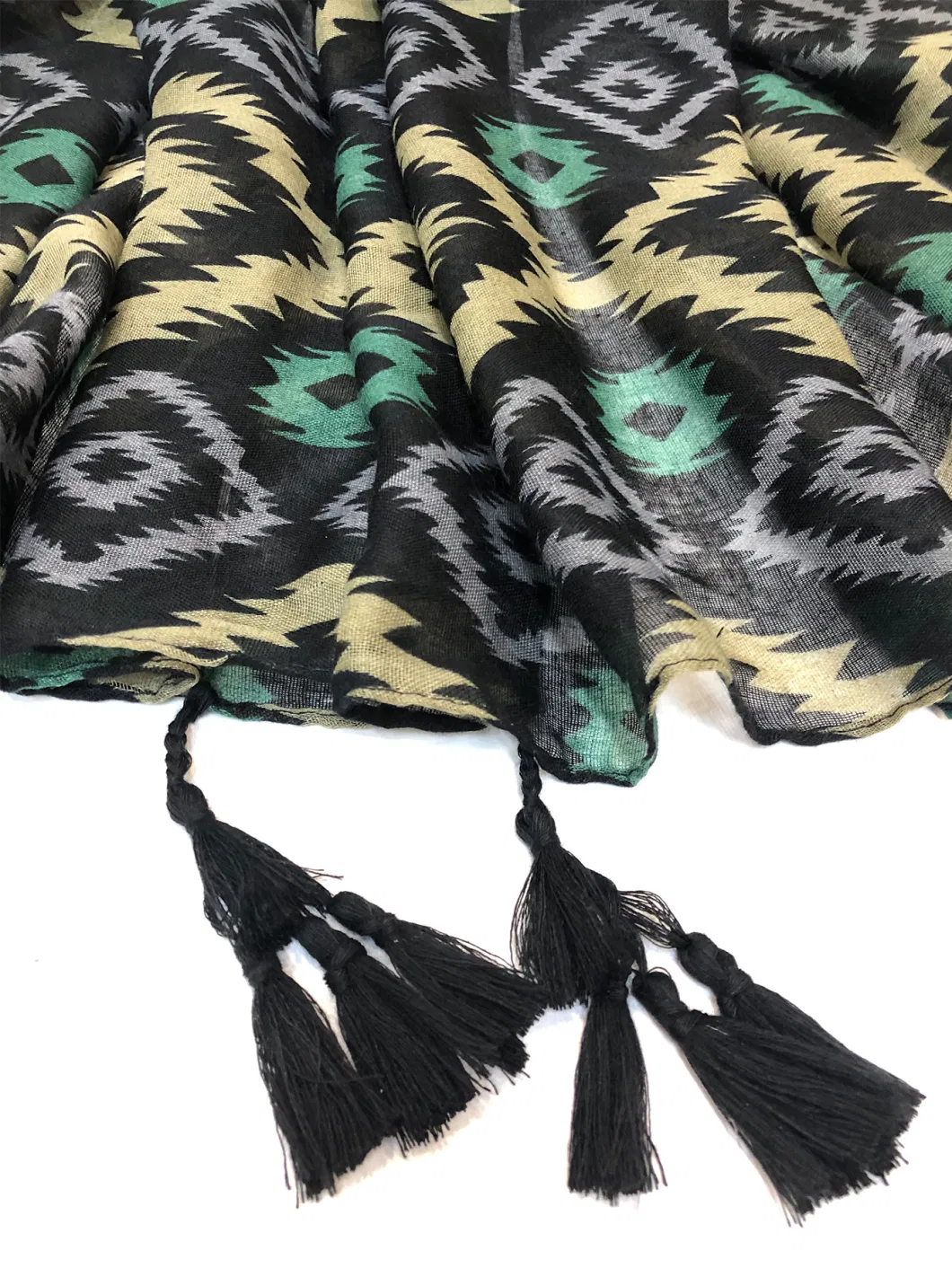 Women&prime;s Geo Leaves Mix Print Scarf with Tassel