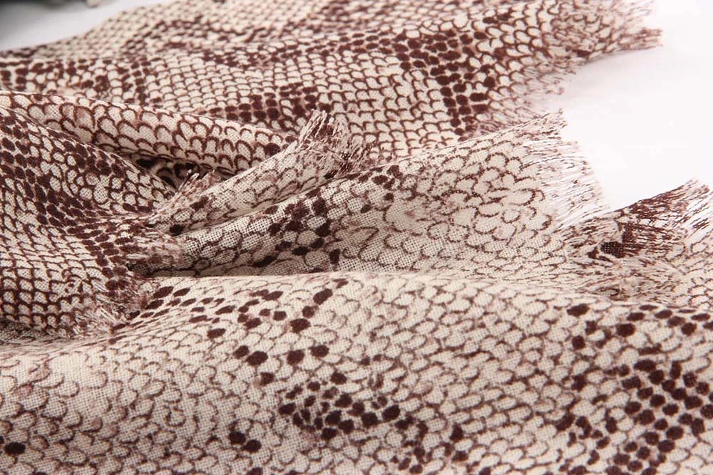 China Supplier Fashion Warm Animal Print Mercerized Wool Scarf/Shawl