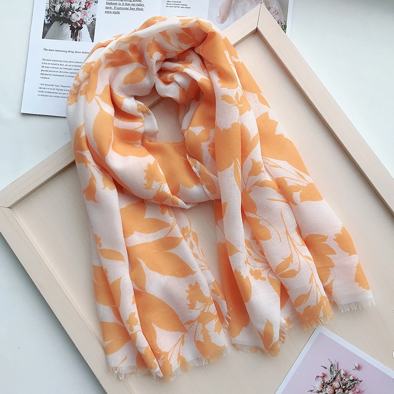 2024 Designer Ladies Leaves Printing Stoles Scarves Women Soft Smooth Kimono Leaf Turban Girls Thin Fashion Scarf