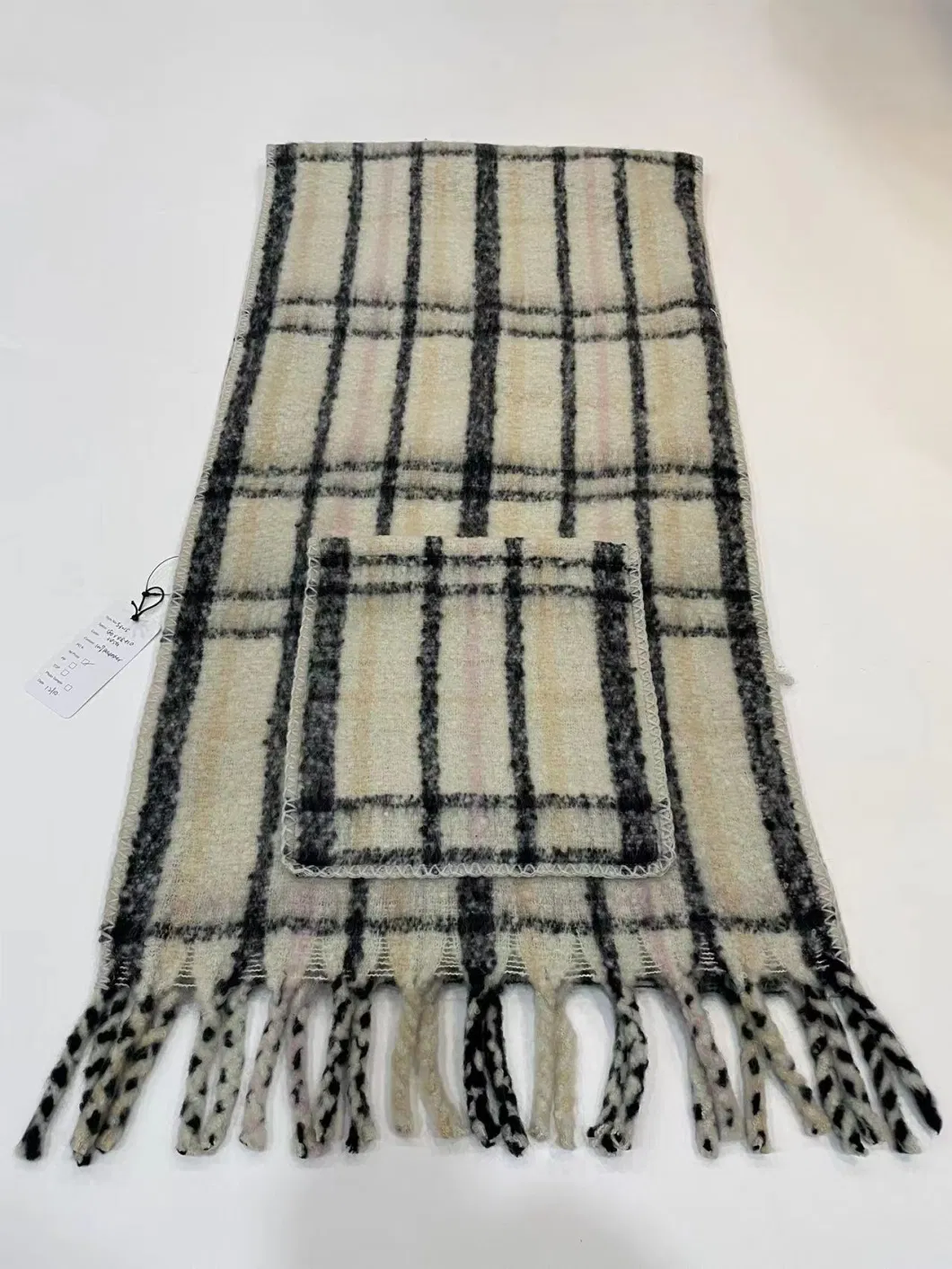 Winter Warm 100% Polyester Plaid Pocket Blanket Long Scarf for Women Men