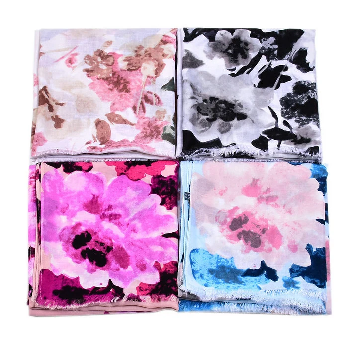 Lady&prime;s New Hot Sale Flora Printing Shawl Silk Feeling Muslim Arabic Hijab High Quality Soft Elegant Muffler Scarf for All Season