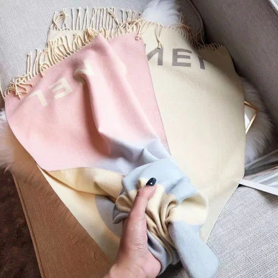  Fular de diseño Fular de lujo para mujeres de otoño de algodón de lana de invierno Boda de la agitada caliente Fecha de viaje al aire libre Cartas escarabajos