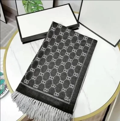 2024 Nuevo Diseñador Lechera suave caliente de Pashmina cuello escarlata de chal Bufanda de invierno de cashmere con borlas a cuadros