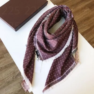  Nuevo diseño impresión digital Color de lujo Soft Touch Mujer personalizada Square 100% algodón Poplin Satin Silk Hijab Fular