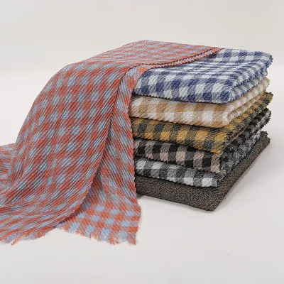 Mayoreo Classic cabeza de cuadros Bufanda arrugas Mantones Bufandas Hijabs musulmanes Bufanda Hijab femenina con estampado de pavo