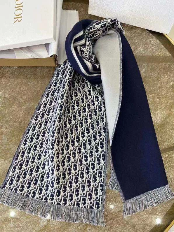 Premium 100% Wool Scarf with Gray Oblique Print