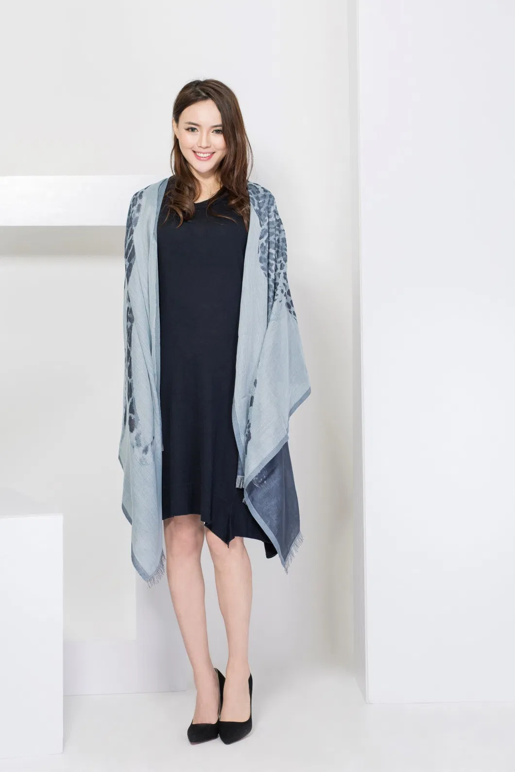 Ladies Fashion Merino-Wool &amp; Lurex Spinned Luxe Glittering Long Scarf