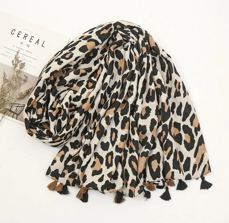 OEM Women&prime;s Lightweight Leopard Grain Print Shawl Scarf Rayon Cotton Scarf for Spring