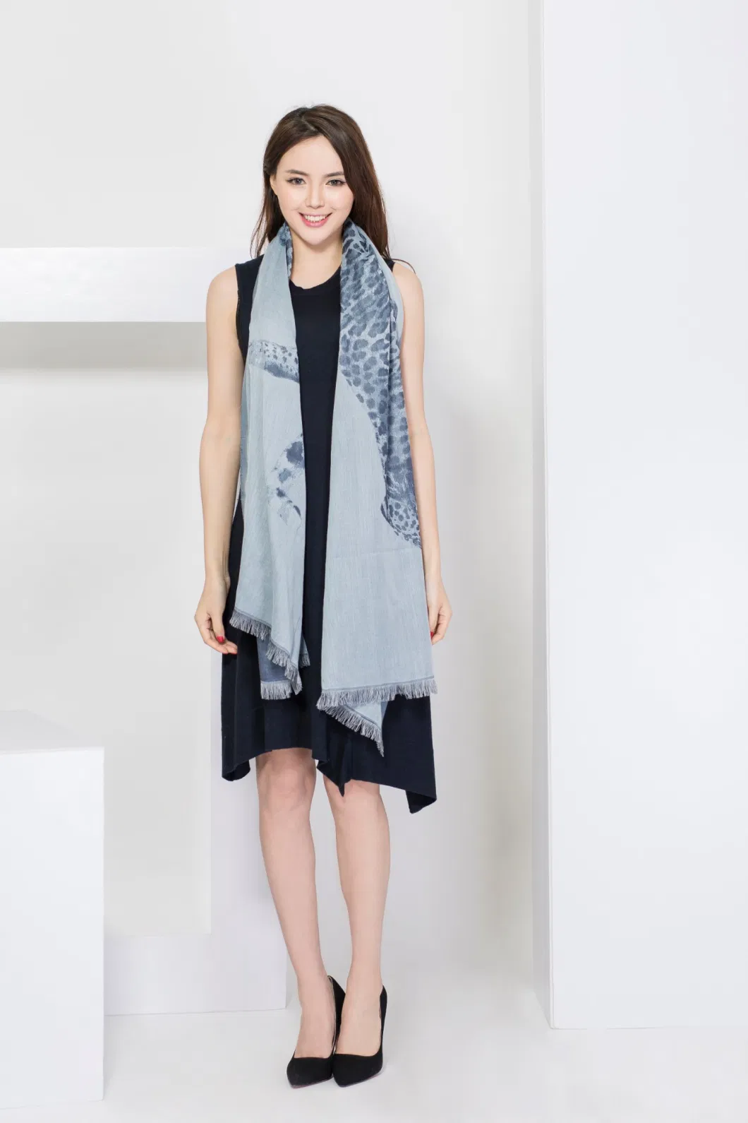 Ladies Fashion Merino-Wool &amp; Lurex Spinned Luxe Glittering Long Scarf