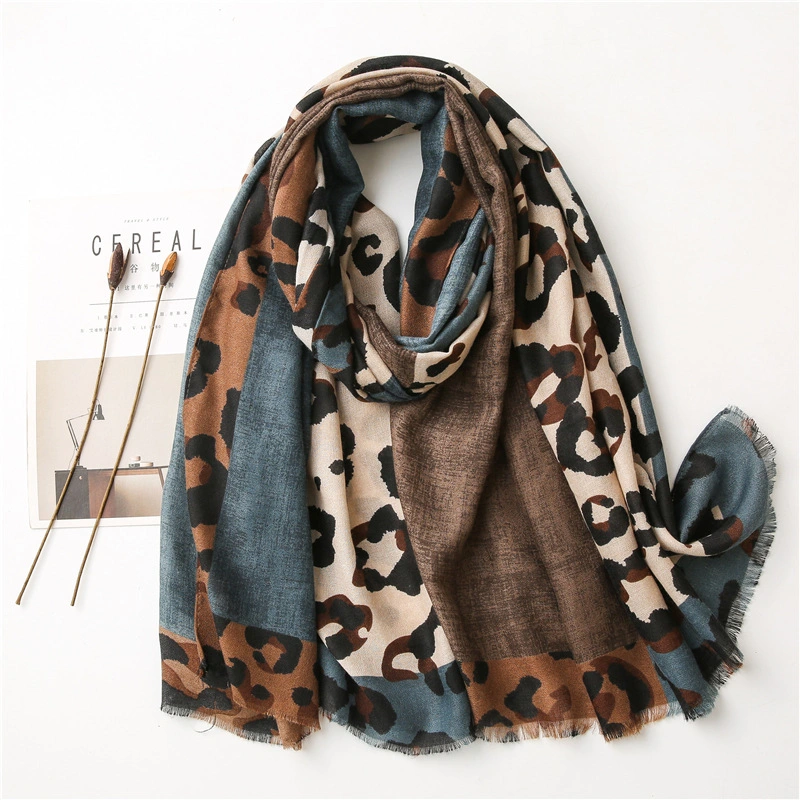 New Style Wholesale Girl Fashion Custom Coffee Color Versatile Leopard Print Women Spring Autumn Winter Soft Polyester Lady Scarf