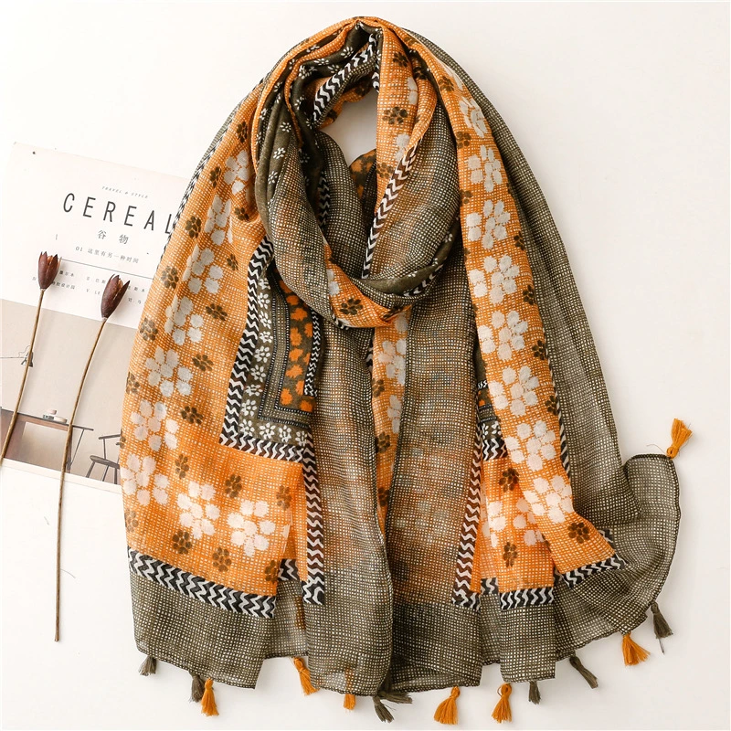 New Women&prime; S Bali Yarn Cotton and Linen Feel Four-Leaf Small Flower Print Light and Thin Yarn Lady Scarf with Tassel