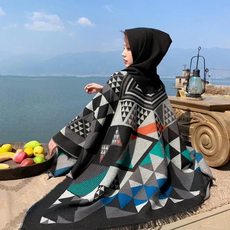 Tourist Warm and Thickened Cloak Ethnic Style Women&prime; S Autumn and Winter Style