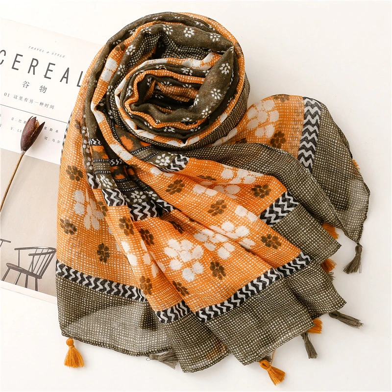 New Women&prime; S Bali Yarn Cotton and Linen Feel Four-Leaf Small Flower Print Light and Thin Yarn Lady Scarf with Tassel