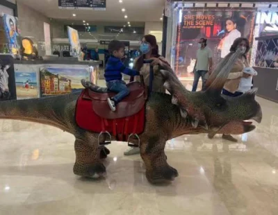  Diversión Plush Electric Ride on Animals for Children Robótica Animatrónica Paseos de dinosaurio