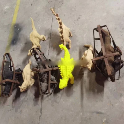 Jumping Horse Dinosaur Screaming Yellow Rubber Chicken Rugby Ball personalizzato Stampo giocattolo