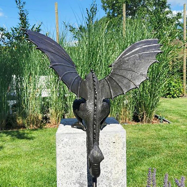 Resin Water Jet Dragon Simulation Animal Dinosaur Flying Dragon Garden Decoration Gift Crafts