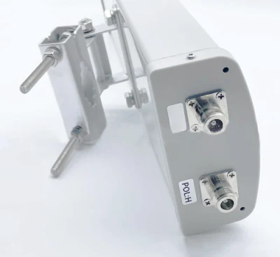 Antenna settoriale della stazione base, 1.7 GHz, doppia polarizzazione, kit di montaggio incluso, antenna GPS integrata