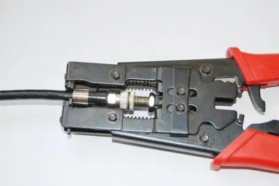 Connettore F RF a compressione RG6 per cavo coassiale