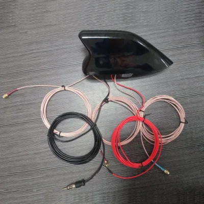 Antenna a pinna di squalo DVB-T con montaggio dall&prime;alto GPS/radio AM FM per Auto