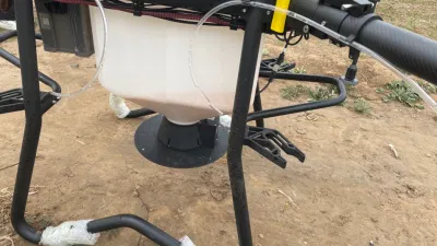 Joyance 40L pulveriza pesticidas líquidos y esparce fertilizantes de gránulos Drones