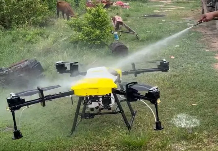 10L Agricultural Sprayer Helicopter with High Pressure Nozzles