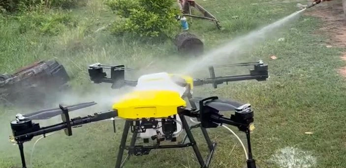 . Jt10L-404QC Fumigacion Sprayer Uav Drone Agricultural Quick Plug 10liters Water Tank for Crops and Trees