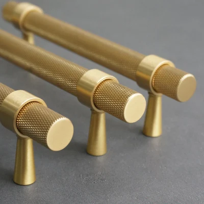 Venta de fábrica de armarios Puerta con asas moleteadas de oro Cajón de Cocina latón Tire de la manija