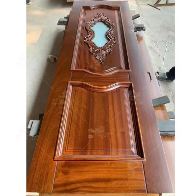 La entrada de lujo en madera de exterior de la fachada principal de madera maciza puertas dobles
