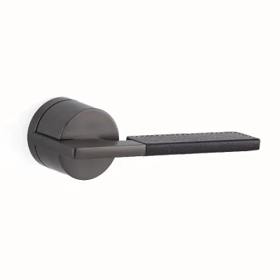 Última cerradura de puerta de lujo de aleación de zinc. Manijas de puerta de cuero modernas para puertas interiores.