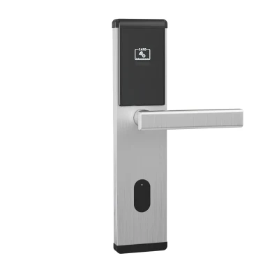 La puerta de la habitación de hotel sin llave de seguridad con el software de bloqueo de la tarjeta Mifare