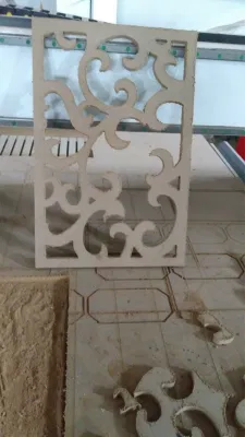 Puerta de madera que hace la máquina de talla de orificio de bloqueo Router CNC Grabado 3D