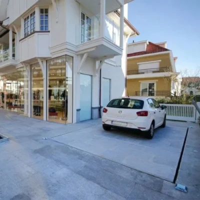 Ascensore per auto a due piani: Piattaforma idraulica a forbice per un efficiente parcheggio sotterraneo