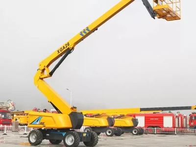 Piattaforma di sollevamento braccio telescopico semovente Cina Xgs28K con max. 28 m. Altezza di sollevamento