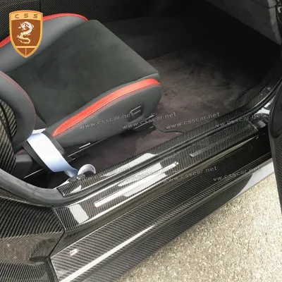 Nuovi scalini laterali in fibra di carbonio per Nissan GTR R35 Accessori per la modifica del pedale laterale dell&prime;auto